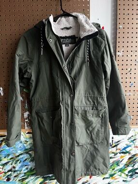 Eddie Bauer Olive Green Sherpa-Lined Jacket with Cream Fleece